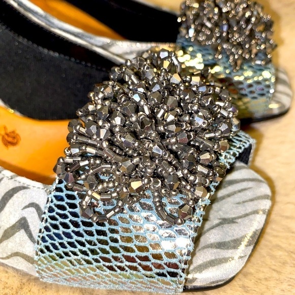 EUC ros hommerson shiny sparkle beaded grey zebra print comfort heels 7.5 - Picture 3 of 8
